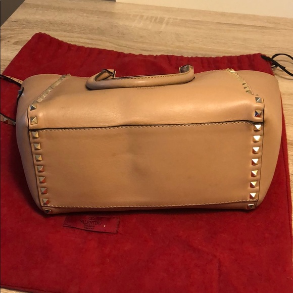 VALENTINO Rockstud Medium Tote in Beige - Picture 9 of 15